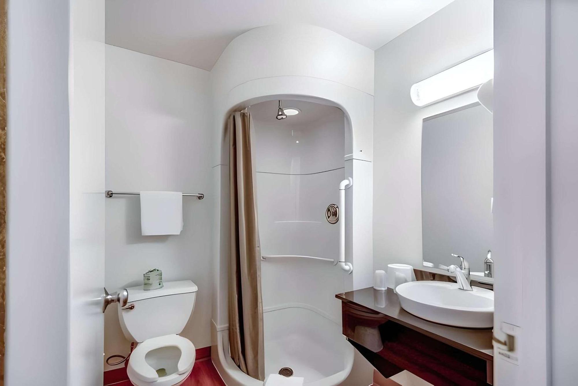 Park Inn By Radisson, Tracy Zewnętrze zdjęcie