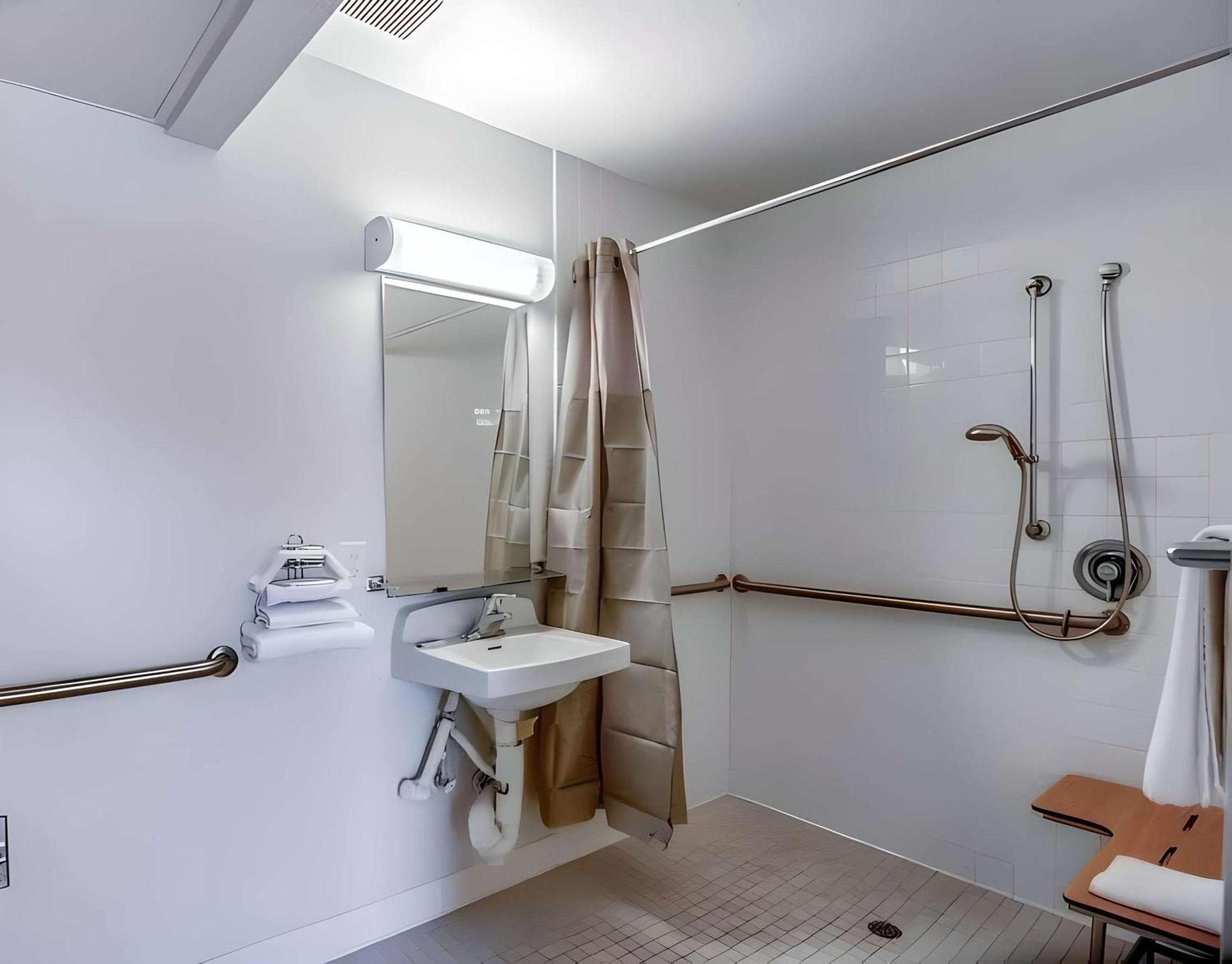Park Inn By Radisson, Tracy Zewnętrze zdjęcie